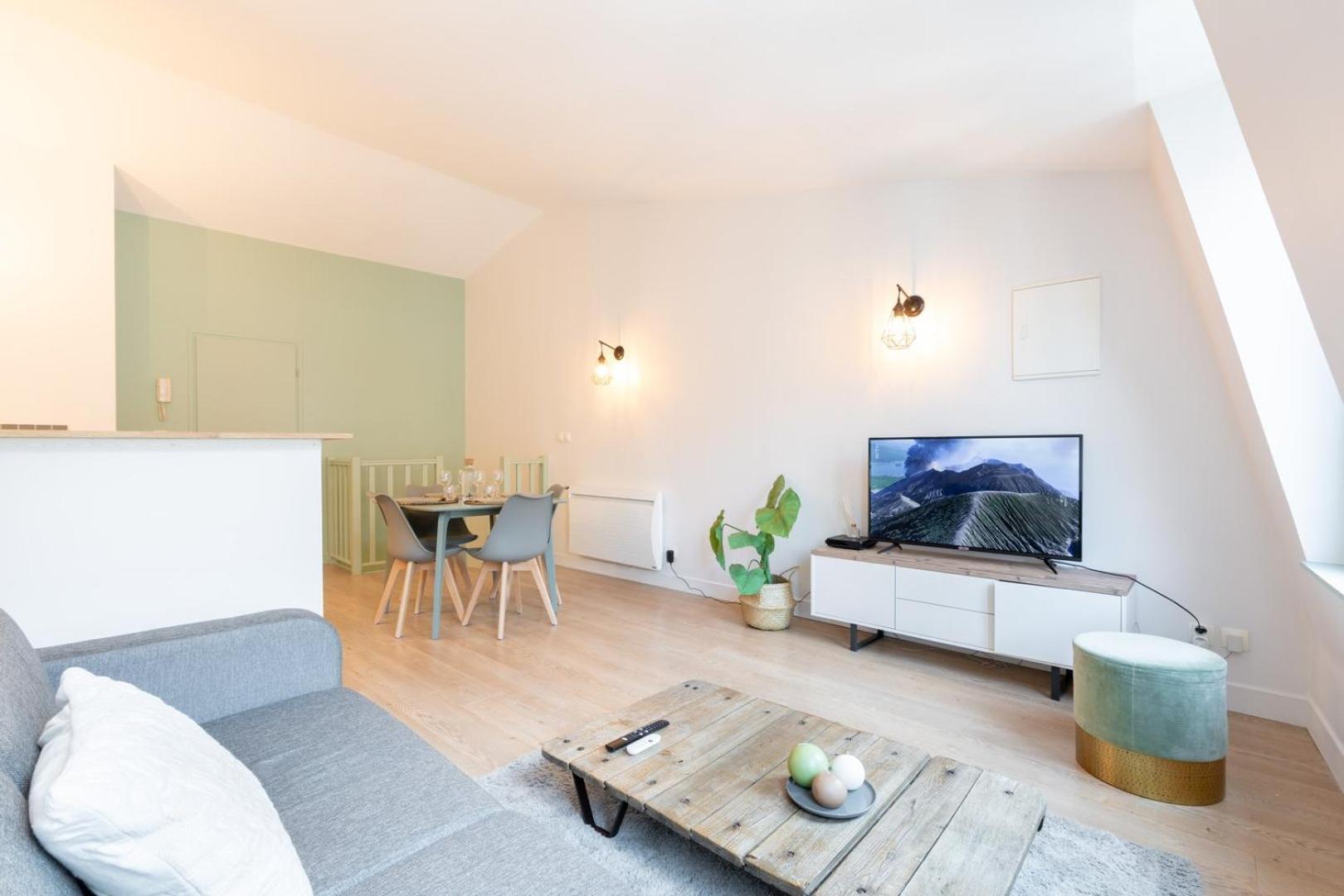 Old - Beautiful Spacious&equipped Appartement